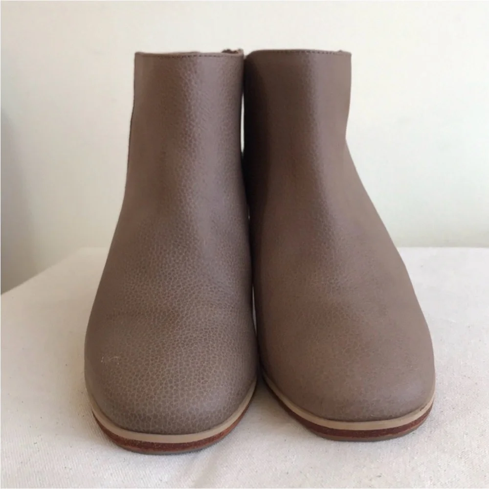 Rachel Comey Stylish Taupe Warm Gray Tumbled Leather Ankle Boots Size 7